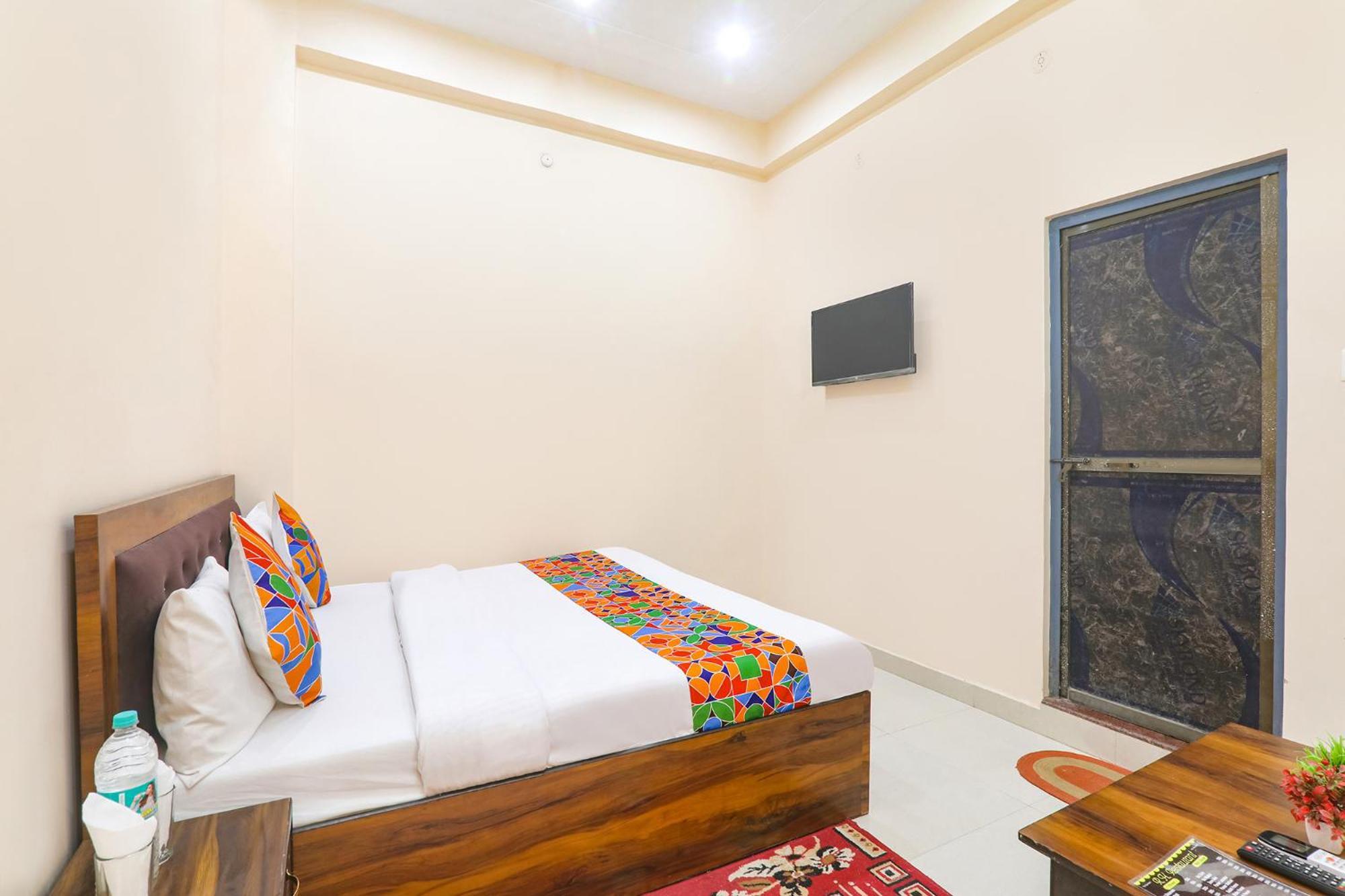 Fabhotel Rk Palace Ayodhya Exterior photo