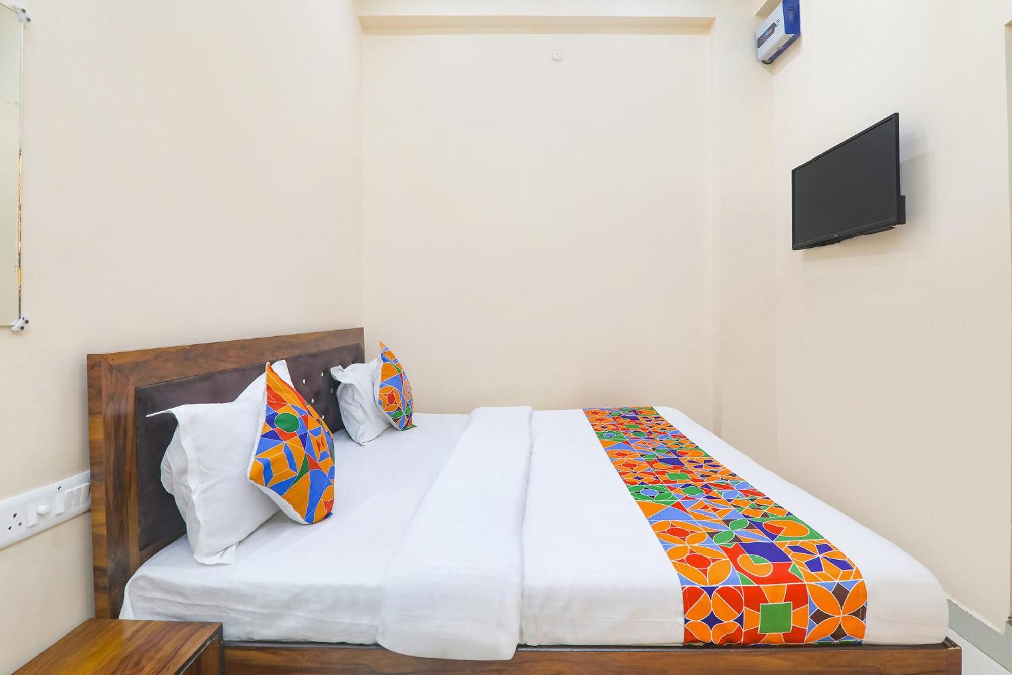 Fabhotel Rk Palace Ayodhya Exterior photo
