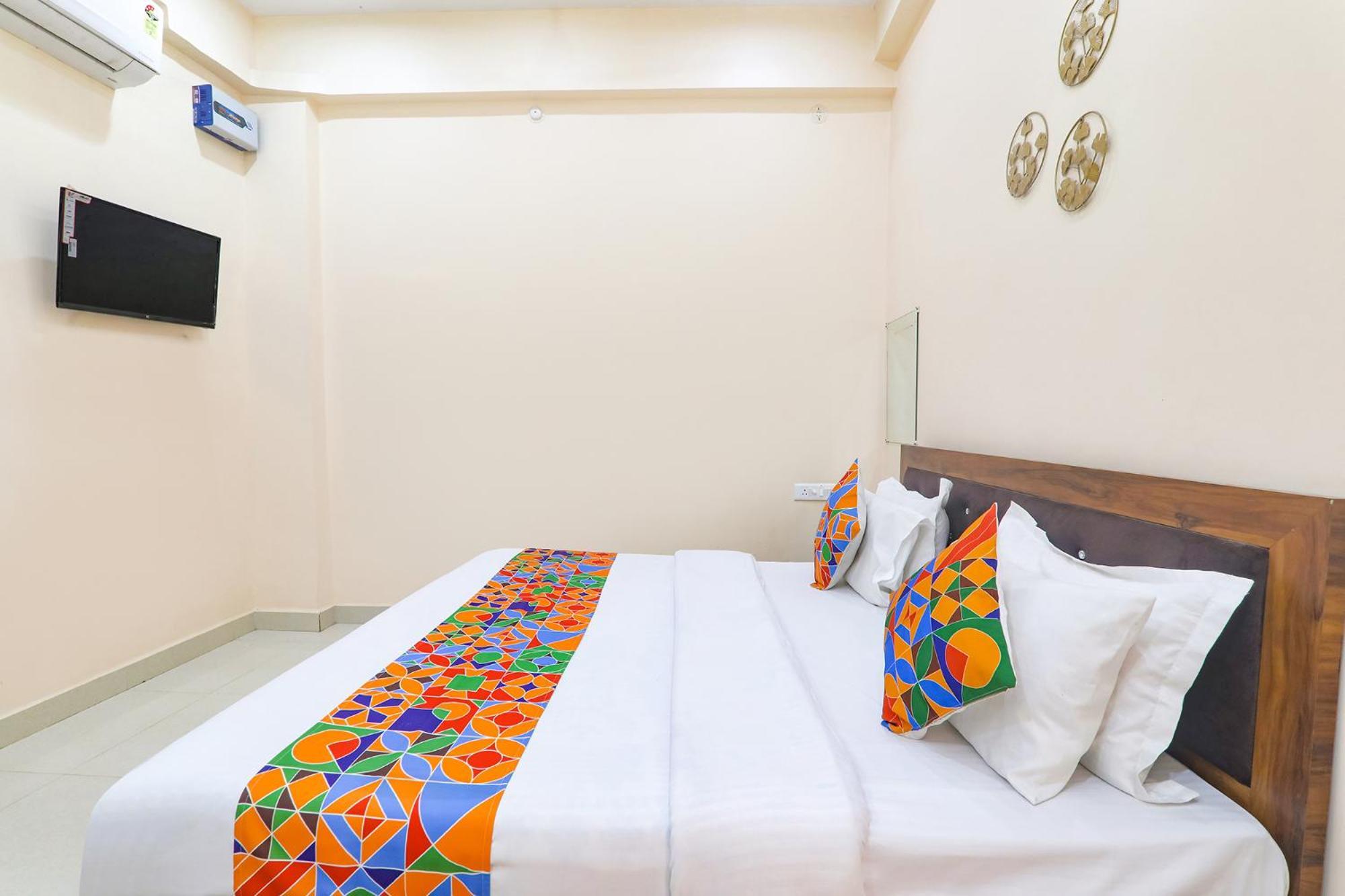 Fabhotel Rk Palace Ayodhya Exterior photo