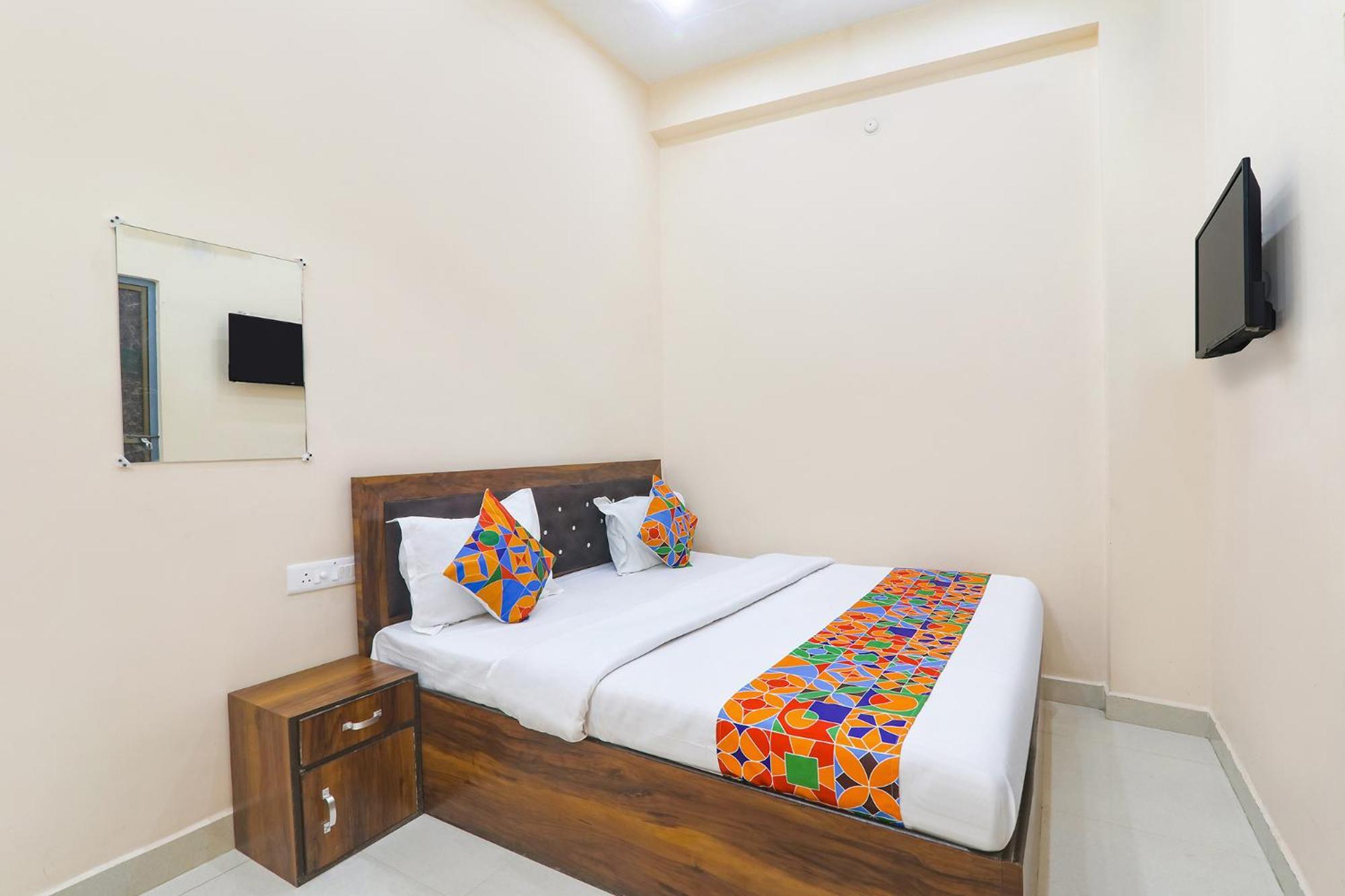 Fabhotel Rk Palace Ayodhya Exterior photo
