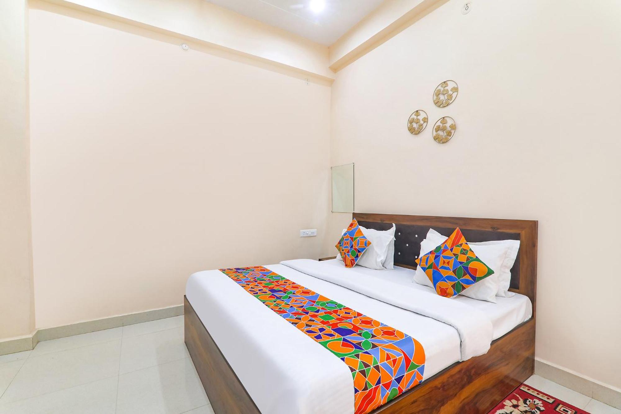 Fabhotel Rk Palace Ayodhya Exterior photo