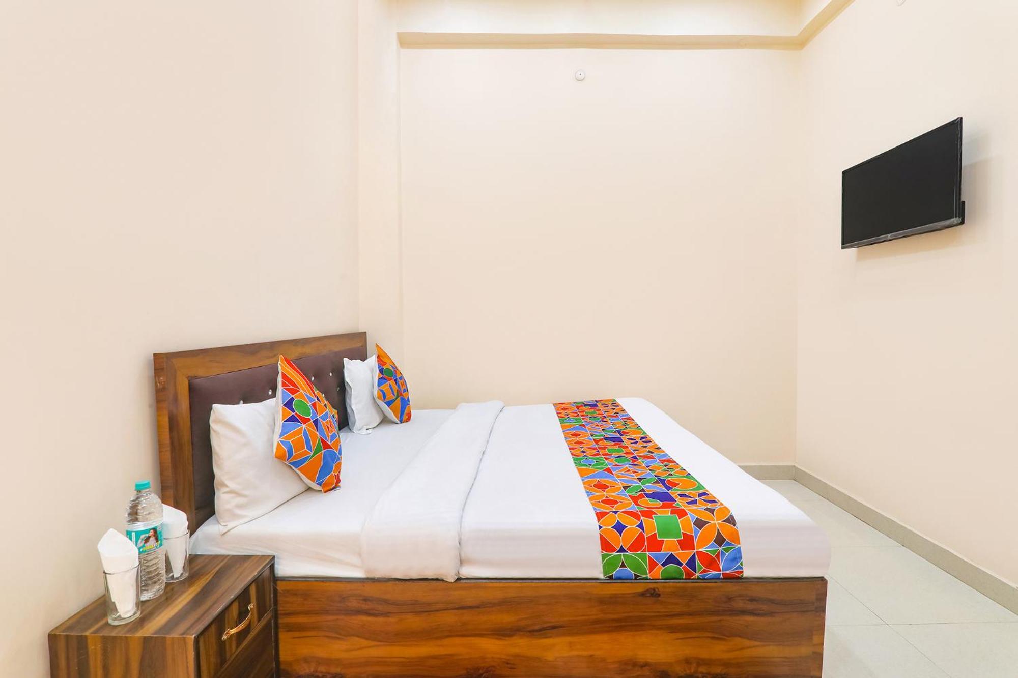Fabhotel Rk Palace Ayodhya Exterior photo