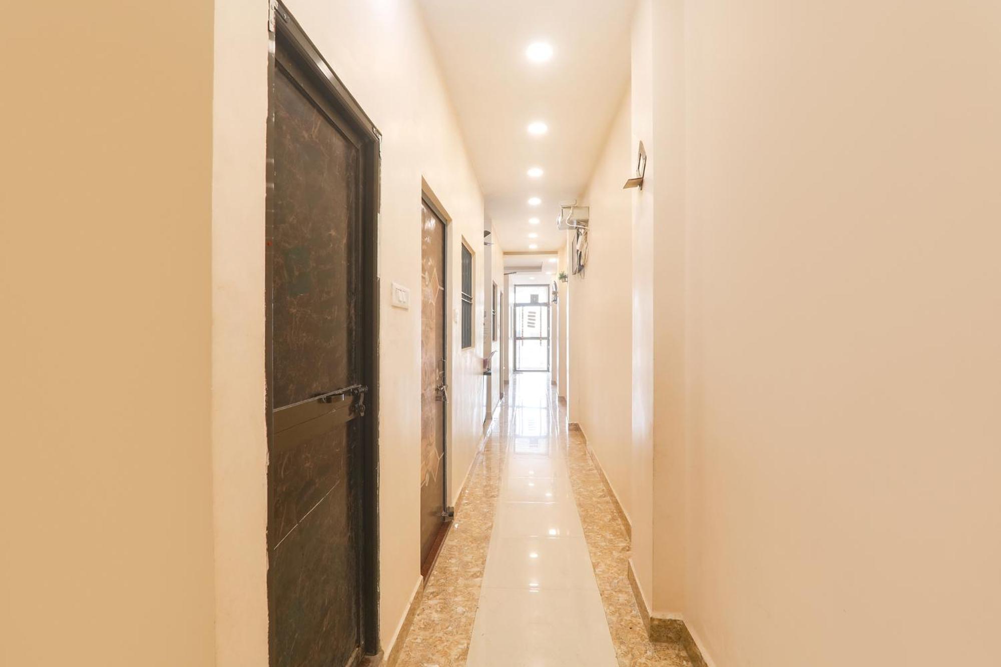 Fabhotel Rk Palace Ayodhya Exterior photo